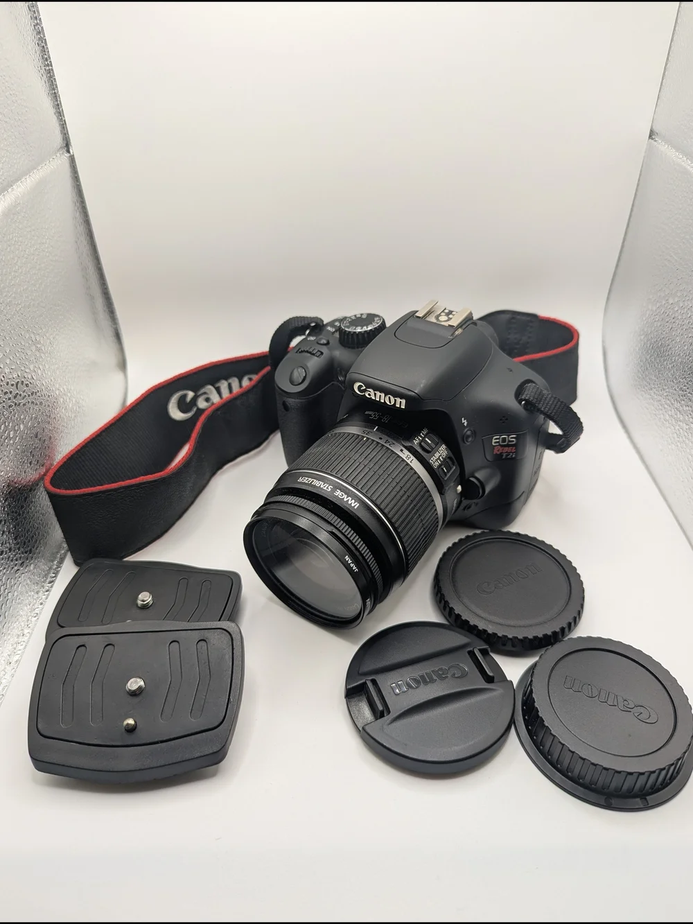 Canon Rebel T2i DSLR Camera Kit with 18-55mm Lens & Golla Padded Bag - Picture 4 of 7